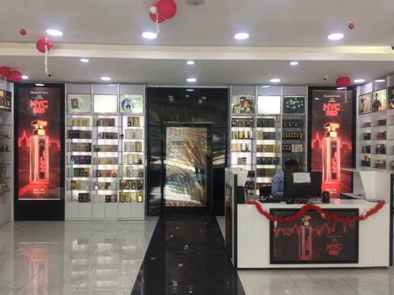 Lire la suite à propos de l’article ARDEN  5TH AVENUE NYC RED à Lagos
